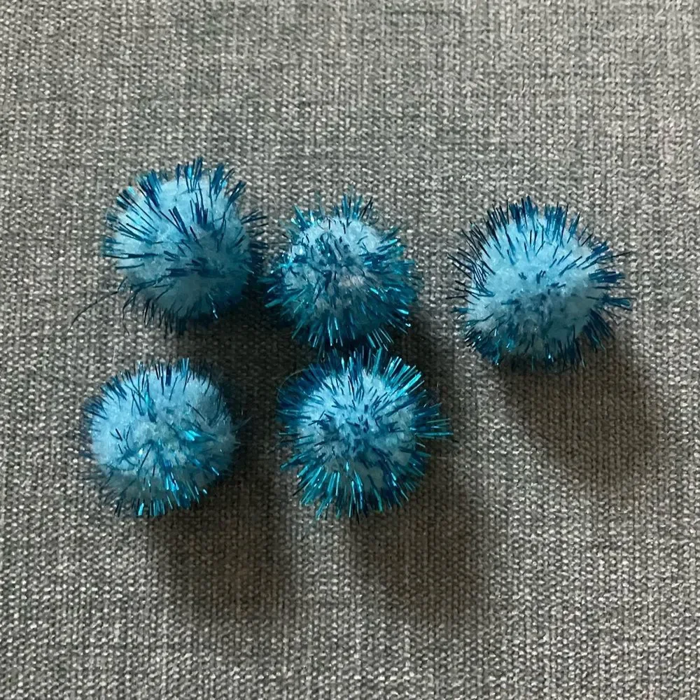 5 Blue Cat Pompom Sparkle Ball Toys